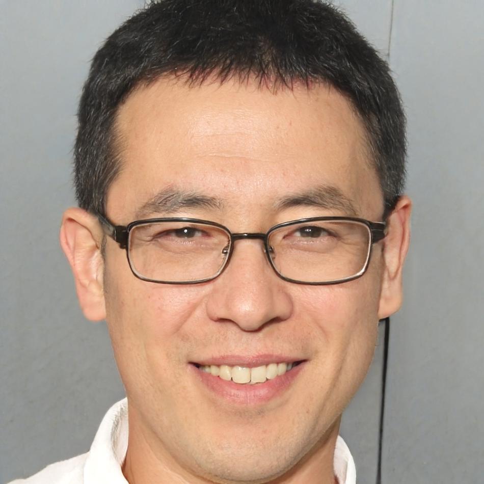 Retrato profesional de Eduardo Martín, experto en finanzas