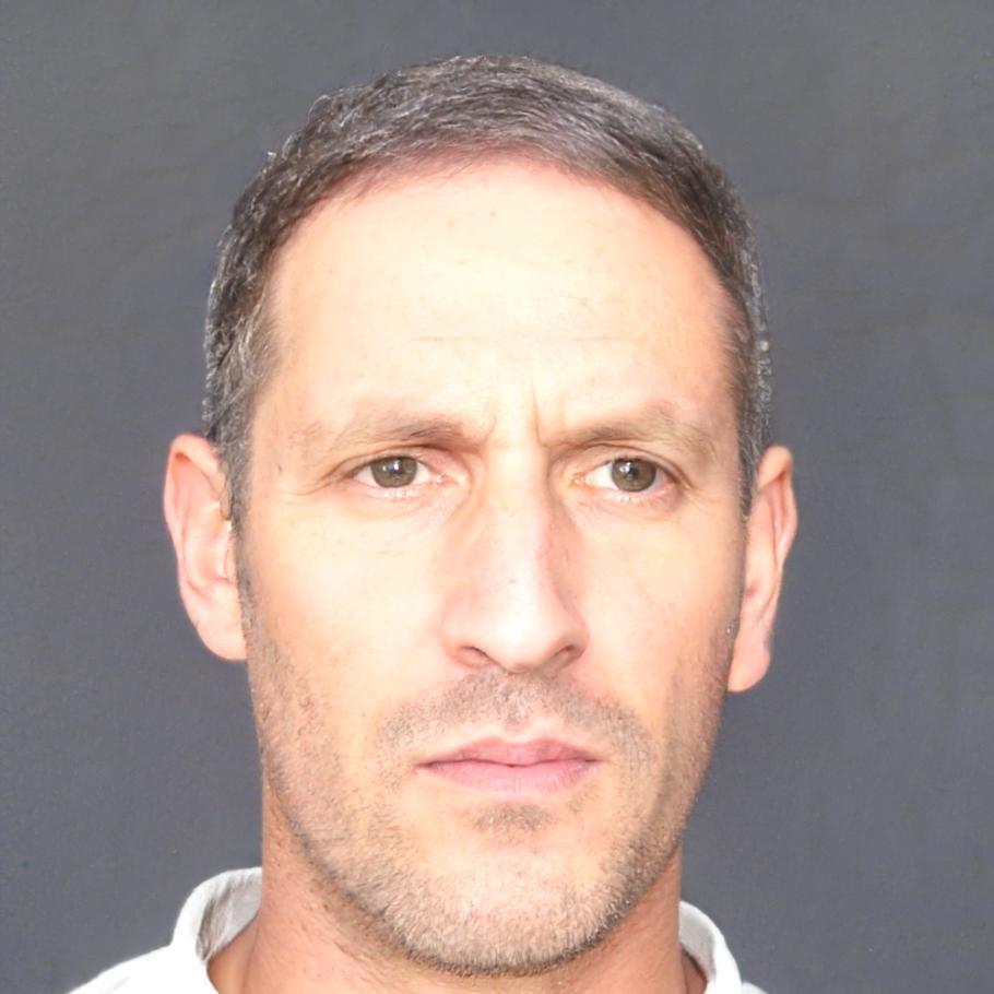 Alberto Mendoza, Director Financiero